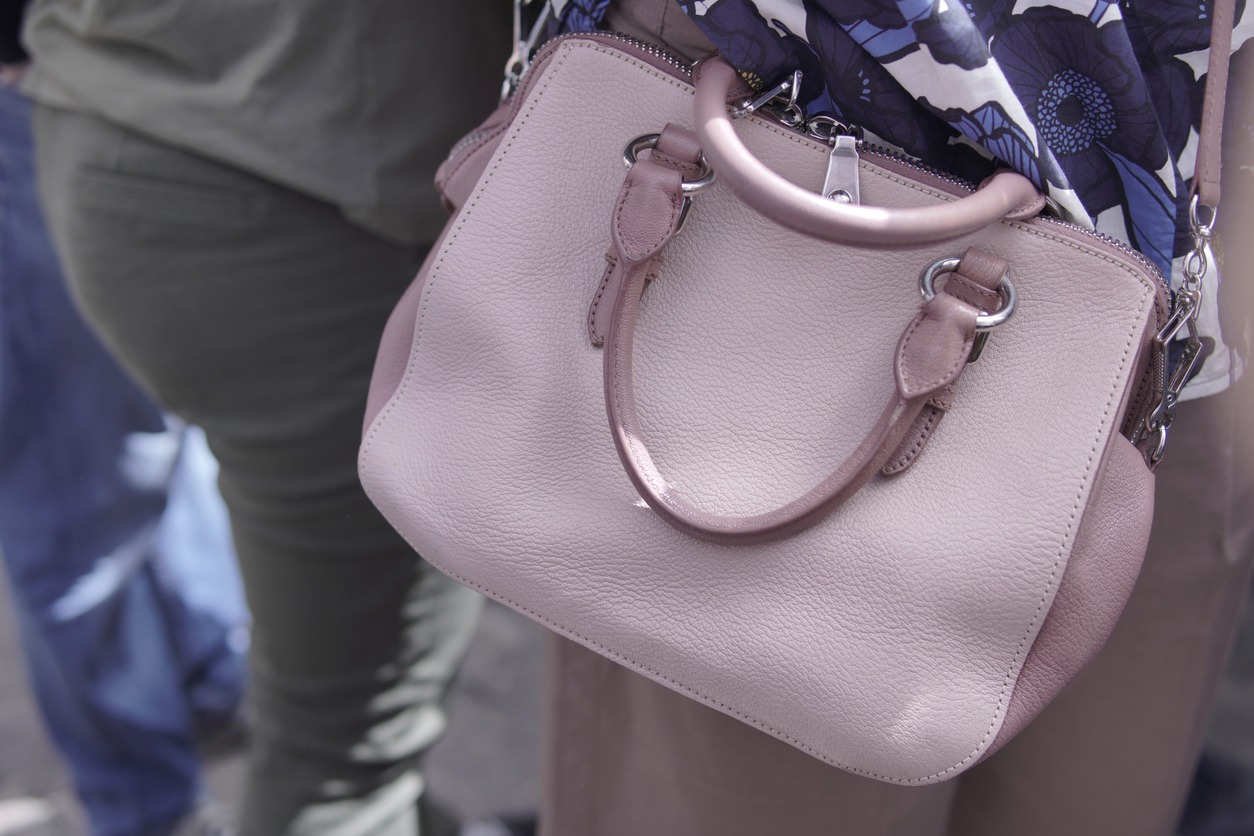 Women's handbag in pink leather